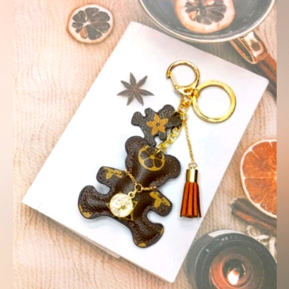 🆕️🌈FASHION🌈 Cute  Bear Keychain Pendant Tassel Bag Charm $35 each with box - Picture 9 of 16